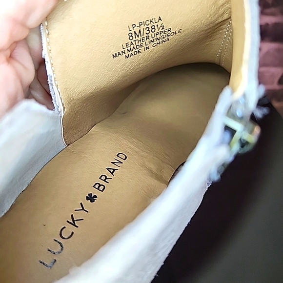 Lucky Brand 8M Pickla Ankle Boots Booties Suede Cutout Textured Chevron Taupe - Picture 6 of 9